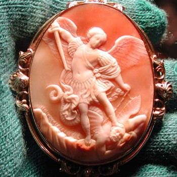 Fabulous cameo of St Michael slewing the devil - Victorian Era Christian Clothes, St Michael The Archangel, Michael The Archangel, San Michele, Cameo Jewelry, Vintage Cameo, Carved Shell, Fun Photos, Wolfram