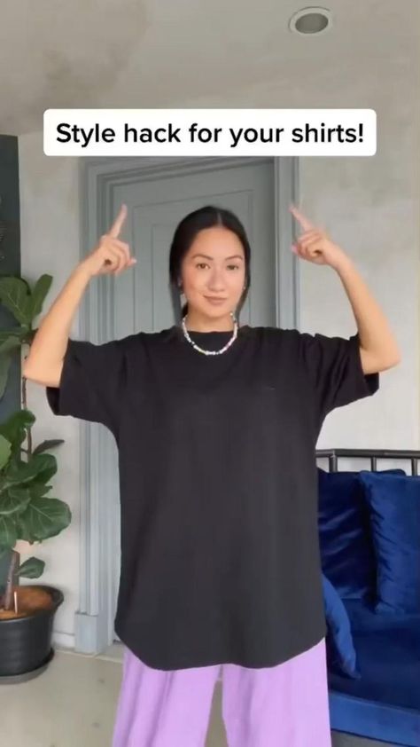 How to turn your shirts from baggy to cropped 🔁 @laureen | Diy fashion, Fashion hacks clothes, Casual outfits Baggy Tshirt, Disney Couple T-shirt, Baggy Shirt, Shirt Hacks, Tshirt Refashion, Stylish Fall Outfits, Cycling T-shirt, Diy Fashion Hacks, T Shirt Outfit