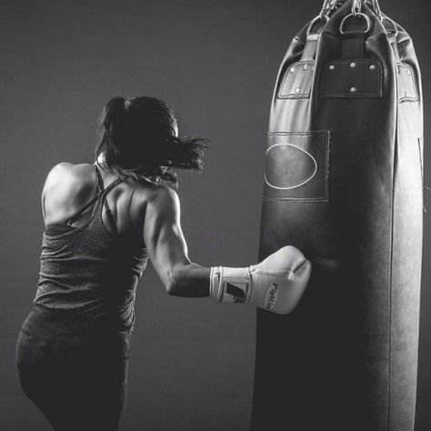 Boxing Basics, Boxe Thai, Boxing Classes, Boxing Girl, Isabelle Lightwood, Ju Jitsu, Fitness Photoshoot, Fitness Photography, Punching Bag