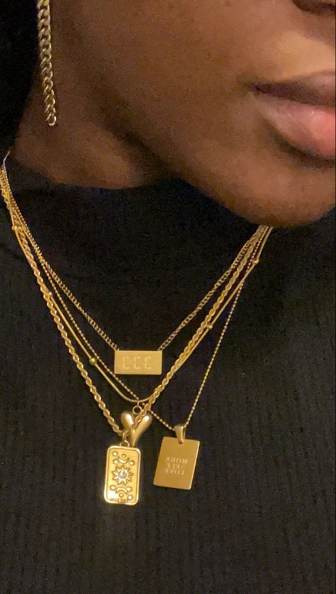 Gold Necklace Layered Black Women, Gold Jewelry On Black Skin, Black Women Gold Jewelry Aesthetic, Layered Necklaces Black Women, Gold Chain Black Women, Stacked Jewelry Black Women, Necklace Stack Black Women, Layered Necklaces Gold Black Women, Gold Jewellery Black Women