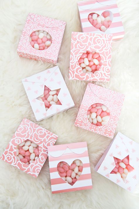 Smores Wedding Favors, Wedding Favors And Gifts, Using Cricut, Candy Favors, Diy Gift Wrapping, Diy Candy, Diy Gift Box, Wedding Gift Favors, Candy Boxes