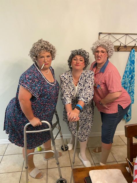 Granny Costume Bachelorette, Casino Granny Costume, Funny Grandma Halloween Costume, Halloween Granny Costume, Granny Fancy Dress, Grandma Halloween Costume, Old Lady Halloween, Old Lady Halloween Costume, Granny Party