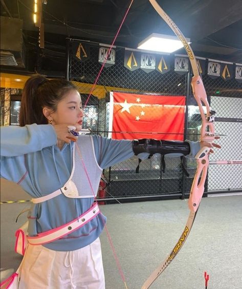 Archery Aesthetic, Archery Girl, Archery Bows, Sports Aesthetic, Bow And Arrow, Pose Reference Photo, Gymnast, Fashion Poses, Archery