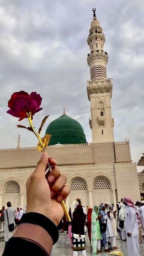 Madina Sharif Beautiful Pic, Medina Wallpaper, Khwaja Ji Pic, Medina Mosque, Best Nature Images, Muslim Images, Muslim Couple Photography, Mecca Wallpaper, Muslim Pictures