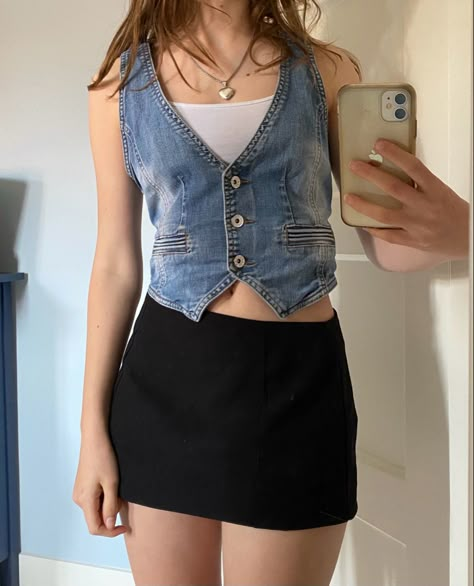 Cropped Jean Vest Outfit, Jean Vest And Skirt Outfit, Niall Horan Aesthetic Outfit, Niall Outfits Inspiration, Styling Jean Vest, Denim Vest Top Outfit, Vest Denim Outfit, How To Style Jean Vest, Denim Vest With Skirt