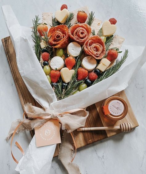 How To Make A Meat Bouquet, Decorated Charcuterie Board, Valentine Charcuterie Bouquet, Valentines Charcuterie Boquet, Valentines Platter Ideas, Flower Shaped Charcuterie Board, Meat And Cheese Bouquet, Charcuterie Board Bouquet, Mother Day Charcuterie