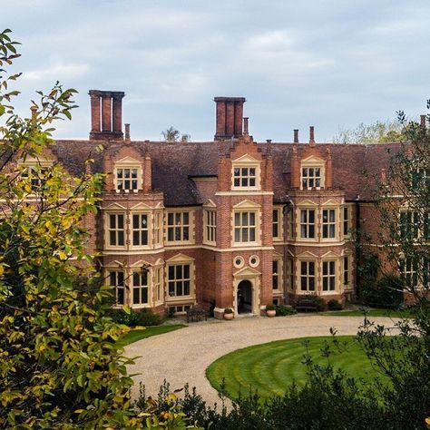 Historic Houses on Instagram: “Haughley Park in #Suffolk is a Grade 1 listed red-brick manor house of 1620 set in gardens, #park and #woodland. The north wing was rebuilt…” Manor Exterior, Classic House Plans, Suffolk House, Alternative World, Country Manor House, Dream House Aesthetic, English Manor Houses, Sims 4 House Building, England Homes