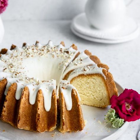 Almond Cake with Amaretto Glaze - Pina Bresciani Almond Bundt Cake, Amaretto Cake, Boozy Desserts, Fruit Pizza, Almond Flavor, Almond Cake, Savory Pie, Pie Tart, Almond Cakes