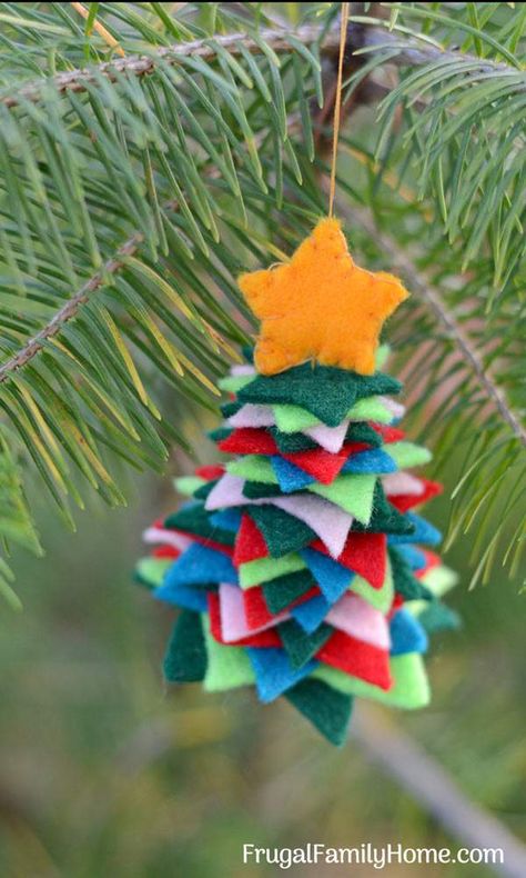 Learn how to make 20 different Felt Christmas Crafts! Holiday Home Decor and Ornaments are so much fun to make! Easy DIY Craft Tutorial Ideas. #thecraftyblogstalker #felt #feltcrafts #christmascrafts Felt Christmas Crafts, Felt Christmas Tree Ornaments, Christmas Decorations Sewing, Diy Felt Christmas Ornaments, Crafts Holiday, Felt Crafts Christmas, Diy Christmas Tree Ornaments, Tutorial Ideas, Christmas Tree Decorations Diy