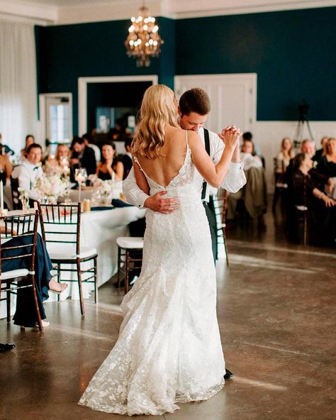 Wedding Dances Order, Dance Etiquette, Wedding Reception Dance, Wedding Dances, Reception Dance, Reception Activities, Taylor Wedding, Mother Son Dance, Creative Wedding Photo