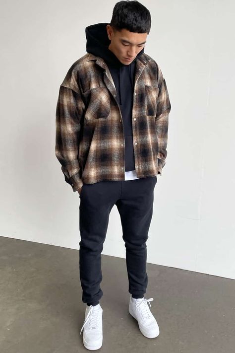 Men In Plaid Shirts, Men Black Hoodie Outfit, Men’s Flannel Jacket, Men Flannel Over Hoodie, Men Outfit Style 2023, Men’s Plaid Shirt Outfit, Hoodie Under Flannel Men, Plaid Shirt Street Style, Canada Outfit Men