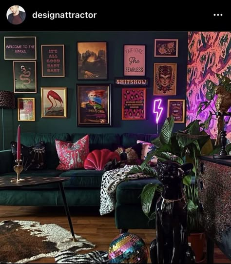 Maximalist Living Room, Maximalist Interior Design, Green Couch, Salon Suites, Dark Home Decor, Dark Home, Maximalist Decor, Apartment Decor Inspiration, Home Decor Ideas Living Room