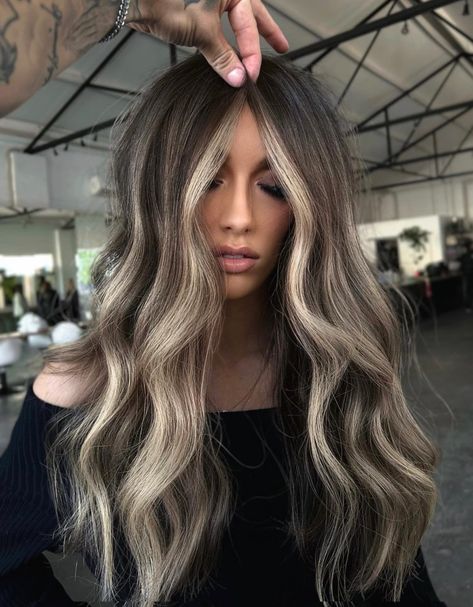 Chunky Ash Blonde Highlights for Bronde Hair Dark Roots With Blonde Highlights, Alternative Hair Color Ideas, Ash Blonde Hair Dye, Chunky Blonde Highlights, Highlight Ideas, Dark Ash Blonde, Ash Blonde Hair Colour, Icy Blonde Hair, Chunky Highlights