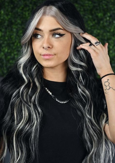 Black Hair With Blonde Highlights, Black And Silver Hair, Black And Grey Hair, Black And White Hair, White Hair Color, Hair Color Underneath, Me And My Friend, Jet Black Hair, Hair Streaks