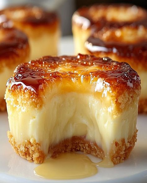 Creme Brulee Cheesecake Cupcakes, Mini Crème Brûlée Cheesecakes, Vanilla Creme Brulee Recipe, Crème Brûlée Pie, Decadent Dessert Recipes, Creme Brulee Recipes, Mini Creme Brulee Cups, Mini Dutch Oven Recipes Dessert, Cheesecake Creme Brulee