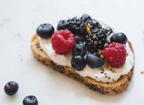 The 37 Best Breakfast Foods for Weight Loss That Will Boost Your Meals Non Bread, Healthy Toast Toppings, Toast Bar, Yogurt Toast, Berry Toast, Be My Best Self, Fat Burning Breakfast, Breakfast Food Ideas, Healthy Toast