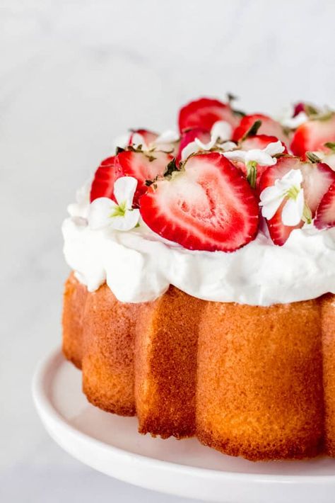 Tres Leches Bundt Cake, Easter Bundt Cake, Sour Cream Bundt Cake, Classic Birthday Cake, Cakes For Occasions, Tres Leches Cake Recipe, The Best Cake Recipes, Shortcake Cake, Awesome Desserts