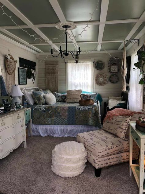 Small Shed Bedroom Ideas, Shed Turned Into Bedroom, Shed Bedroom Ideas Backyards, Shed To Bedroom, Semi Trailer Conversion, She Shed Bedroom, Shed Bedroom Ideas, Tiny She Shed, 10x14 Shed