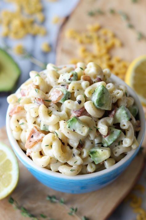 Bacon and Avocado Macaroni Salad - Loaded with fresh avocado and applewood smoked bacon tossed in a lemon-thyme dressing! Oatmeal Smoothie, Cold Pasta Salad Recipes, Macaroni Salad Recipe, Bacon Avocado, Cold Pasta Salad, Pictures Of Food, Banana Oatmeal, Think Food, Macaroni Salad