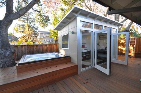 The shed that Jennifer and Eric Antonow built near their backyard hot tub provides some extra living space in Palo Alto, Calif. The high cost of California Backyard Sheds Hangout, Backyard Hangout, Hangout Ideas, Pub Shed, Office Shed, Tuff Shed, Home Office Modern, Pub Sheds, Studio Shed