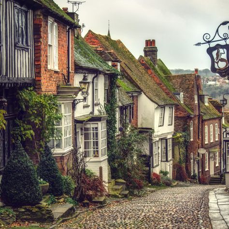 Rye England, England Countryside, Cobbled Streets, English Village, Photographie Portrait Inspiration, Seaside Towns, Architecture Old, 6k Followers, English Cottage