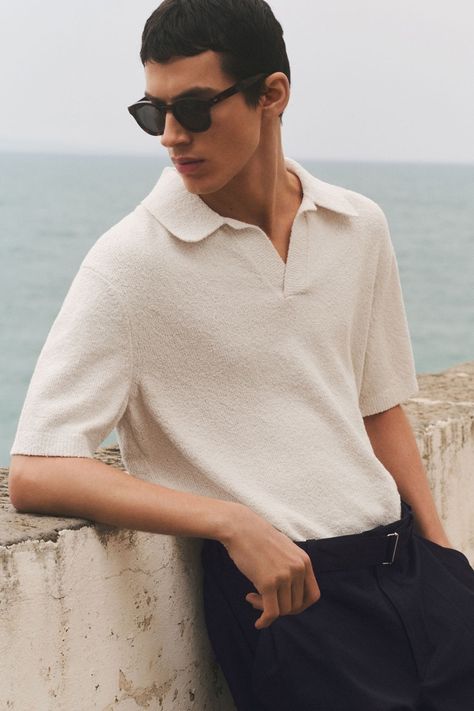 COS Embraces Sophistication on the Amalfi Coast White Polo Outfit Men, White Polo Outfit, Amalfi Coast Outfits, Polo Outfit Men, Coast Outfit, Cos Man, Mens Winter Fashion Outfits, Man In The Mirror, Polo Shirt Outfits