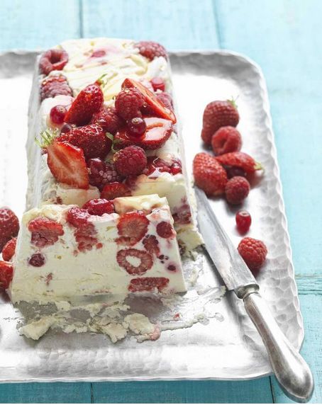 Bill Granger's Eton Mess ice cream Semifreddo Recipe, Hemgjord Glass, Chocolate Parfait, Italian Ice Cream, Dessert Original, Diy Easy Recipes, Tesco Real Food, Raspberry Almond, Ice Cream Gelato