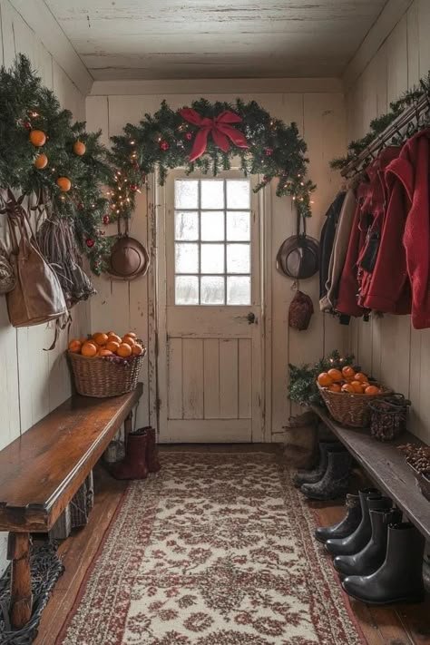 Mudroom Decorating Ideas, Vintage Christmas Decor Ideas, Farmhouse Mudroom, Vintage Crates, Country Cottage Farmhouse, Outdoor Christmas Decoration Ideas, Outdoor Decoration Ideas, Cottage Christmas, Vintage Christmas Decor