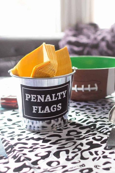 Football Shaped Foods, Throwing A Football, Superbowl Party Decorations, Party Decorating Ideas, Burlesque Party, Super Bowl Decorations, Football Party Decorations, Game Day Party, Football Diy