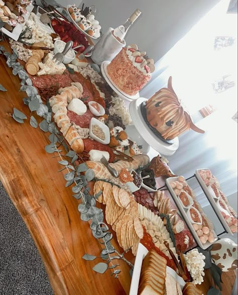 Highlander Cow Party, Cattle Birthday Party, Boho Birthday Party Cake, Highland Cow Theme Party, Boho Rodeo Birthday Party, Cow Charcuterie Board, Highland Cow Balloon Arch, Cowhide Birthday Party, Highlander Cow Birthday Party