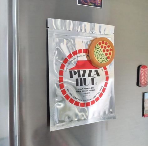 Back To The Future Pizza Hut bag Back To The Future Movie, Star Pizza, The Future Movie, Silver Packaging, Mini Pizza, Packaging Bag, Pizza Hut, Movie Props, Back To The Future