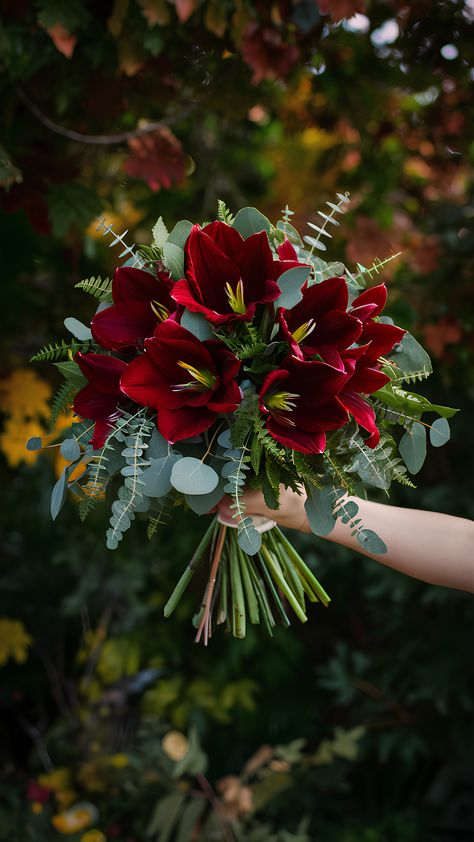 Deep Red Amaryllis: Elegant Fall Wedding Bouquets Bouquet With Berries, Cranberry Bouquet, Red Amaryllis Aesthetic, Flower Bouquet Winter, Different Bouquet Ideas Unique, Wedding Bouquet Red, Wedding Bouquets Red, Christmas Bridal Bouquet, Christmas Bouquet Ideas