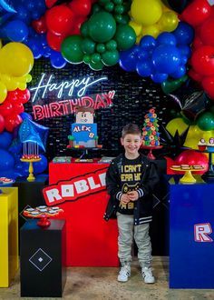 7th Birthday Party For Boys, Gamers Party Ideas, Roblox Birthday Party, Cake Bday, Roblox Birthday Cake, Roblox Theme, Seventh Birthday, Marvel Birthday, Roblox Face