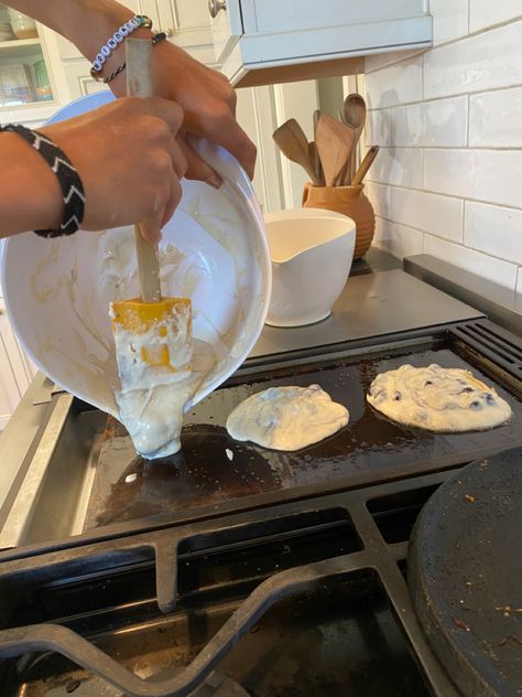 Breakfast With Boyfriend, Couples Making Breakfast, Provider Man, The Seven Year Slip, Protective Boyfriend, Aesthetic Morning Routine, Sweet Brunch, Baking Breakfast, Baked Pancakes