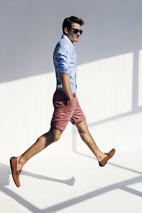 Men Outfits With Loafers- 30 Ideas How To Wear Loafers Shoes Summer Menswear, Summer Prep, Light Blue Dress Shirt, Faded Colors, Mens Summer Outfits, Summer Uniform, Preppy Summer Outfits, Men With Street Style, Outfits Hombre