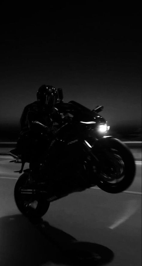 Dark Bike Wallpaper, Motor Wallpaper Motorcycles, Black Motorcycle Wallpaper, Biker Boys Wallpaper, Biker Aesthetic Wallpaper, R6 Wallpaper, Biker Boy, Motorcycle Guy, Biker Guys