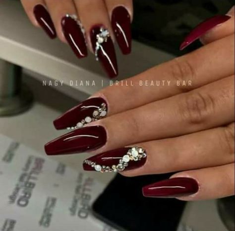 Burgundy Nails With Diamonds, Red Diamond Nail Designs, Burgundy Nails With Gems, Burgundy Nail Designs With Rhinestones, Burgundy Bling Nails, Wine Color Nails Designs Burgundy, Dark Wine Nails With Design, Burgundy Nails With Rhinestones, Black And Burgundy Nails