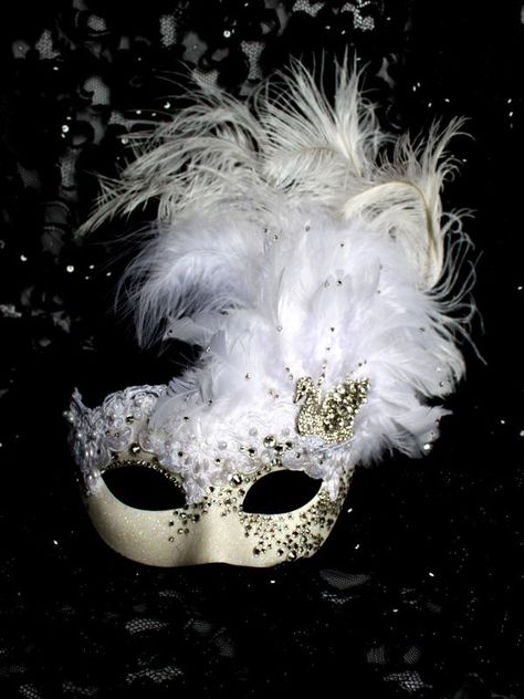 white feather crystal mask Swan Masquerade Mask, Masquerade Mask Diy, Pierrot Clown, Venetian Masquerade Masks, Masquerade Wedding, Ball Mask, Feather Mask, Venetian Masquerade, Behind The Mask