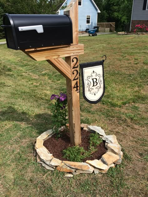 Farmhouse Mailboxes, Mailbox Flowers, Mailbox Garden, Mailbox Makeover, Mailbox Landscaping, Diy Mailbox, Mailbox Ideas, Mailbox Design, Mailbox Decor