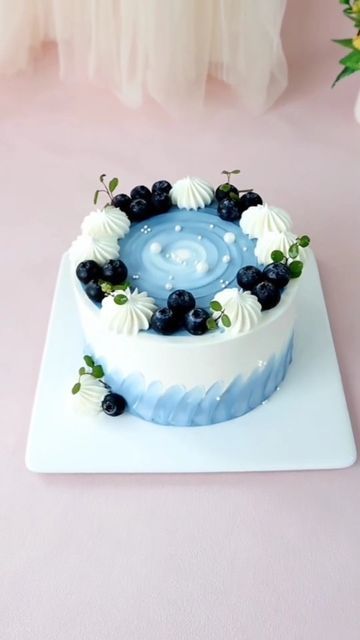 Light Blue Cake Design, Simple Cake Design For Beginners, Blueberry Cake Designs, Blueberry Cake Decoration Ideas, 2023 Cake Design, Blueberry Cake Design, Blue Color Cake, Blue Christmas Cake, Blueberry Cake Decoration