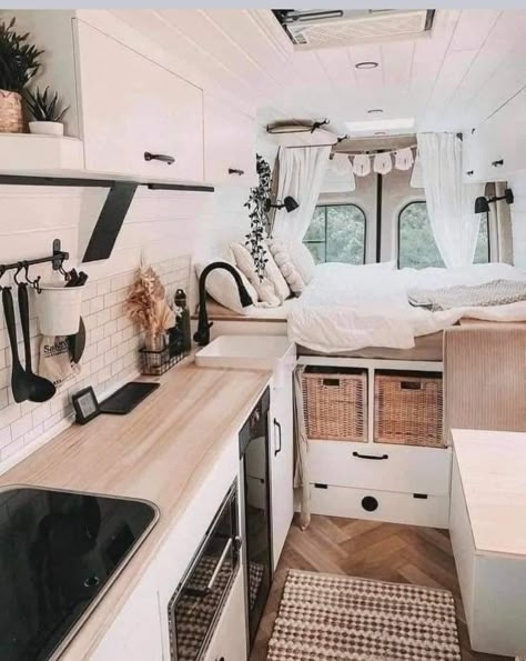 Camper Interior Design, Tiny House Camper, Caravan Makeover, Vintage Camper Remodel, Kombi Home, Caravan Renovation, Van Conversion Interior, Caravan Interior, Diy Camper Remodel