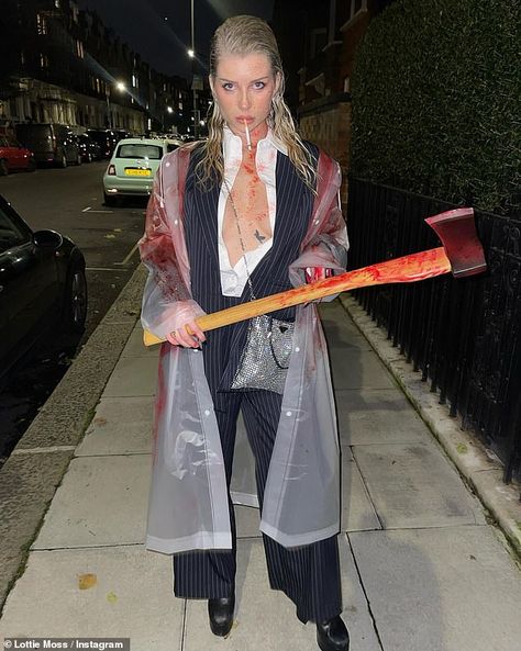 Cool Girl Costumes, Scream Halloween Costume, Casual Halloween Outfits, Scream Costume, Horror Halloween Costumes, Movie Halloween Costumes, Patrick Bateman, Hot Halloween Outfits, Horror Costume