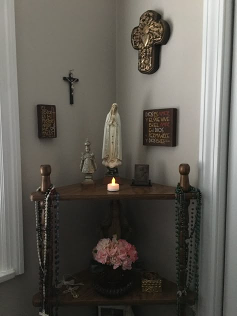 Prayer Corner Ideas Bedrooms, Catholic Prayer Corner, Prayer Corner Ideas, Room Altar, Altar Catholic, Home Altar Catholic, Catholic Decor, Corner Ideas, Prayer Corner