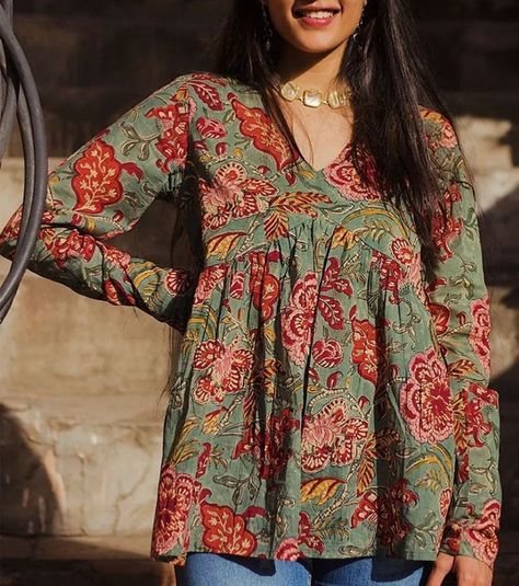 Kalamkari Tops, Short Kurti Designs, Dress Designs For Stitching, College Dress, Kurti Sets, Stylish Kurtis Design, Trendy Outfits Indian, Simple Casual Outfits, Short Kurta