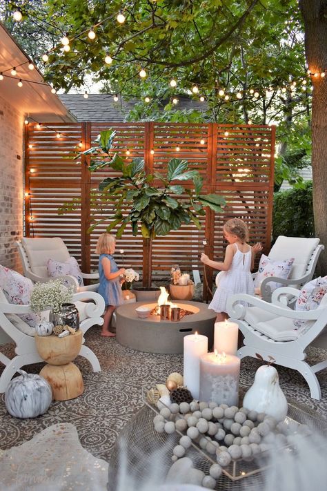 15 Gorgeous Fire Pit Decorating Ideas - Bless'er House Design Per Patio, Cozy Patio, Patio Makeover, Pergola Patio, Small Backyard Patio, Outdoor Backyard, Cool Ideas, Outdoor Patio Decor, Small Patio