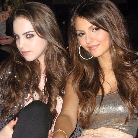 Tori And Jade, Jori Victorious, Uk Icon, Victorious Nickelodeon, Beck Oliver, 2000s Icons, Victorious Cast, Tori Vega, Jade West