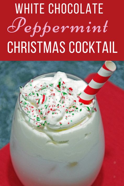 Peppermint Cocktail, Christmas Cocktails Easy, Peppermint Martini, Christmas Drinks Alcohol Recipes, Xmas Drinks, Christmas Drinks Recipes, Christmas Drinks Alcohol, White Chocolate Peppermint, Seasonal Cocktail