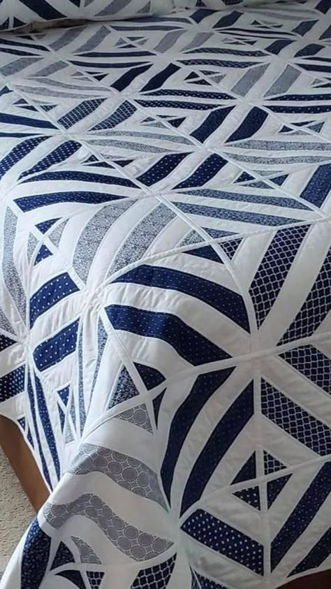 QUILTING FREE PATTERNS | What a beautiful quilt, I loved it | Facebook 2 Color Quilts Patterns Simple, Large Pattern Quilts, Blue And White Patchwork Quilt, Blue And Grey Quilts, Blue And White Quilt Ideas, Mens Quilts Ideas, Two Color Quilts Patterns Free, Blue Quilts Ideas, 2 Color Quilts