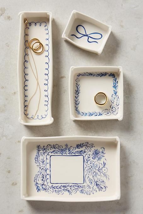 Indigo Illustration, Cerámica Ideas, Keramik Design, Diy Clay, Pottery Painting, Clay Projects, Trinket Dish, Ceramic Painting, Trinket Dishes