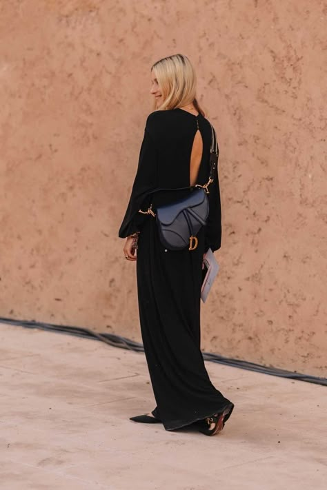 Medium or Mini Dior Saddle Bag? - PurseForum Dior Saddle Bag Outfit, Saddle Bag Outfit, Dior Bag Outfit, Black Saddle Bag, Bag Wishlist, Jeanne Damas, Dior Saddle, Bag Outfit, Dream Bags